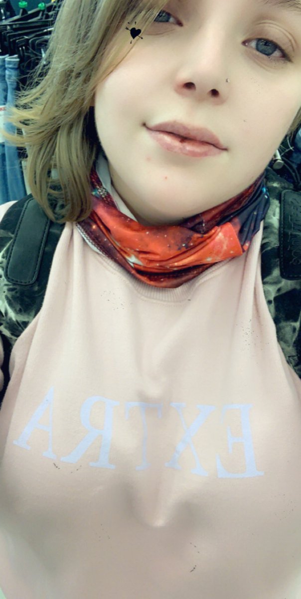QueenKitt3n's tweet photo. #ItsExtra @ThatGuyEXTRA Yoooo it is finally cold enough here to wear a sweatshirt. Itโs.... EXTRA ๐ https://t.co/Psl9SJoEuf