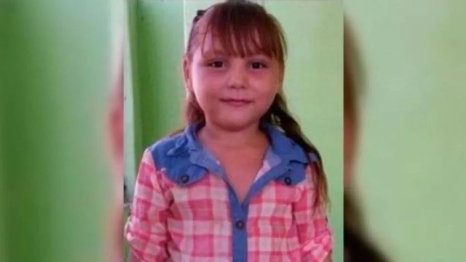 claubelca's tweet photo. Se cumplen tres años sin Dayana, tres años sin justicia, tres años sin saber dónde está el policía presuntamente responsable de su muerte. A tres años de distancia, el crimen de esta pequeña de la sindicatura de San Pedro, Navolato, duele. #JusticiaParaDayana https://t.co/0nBnmZGHNV