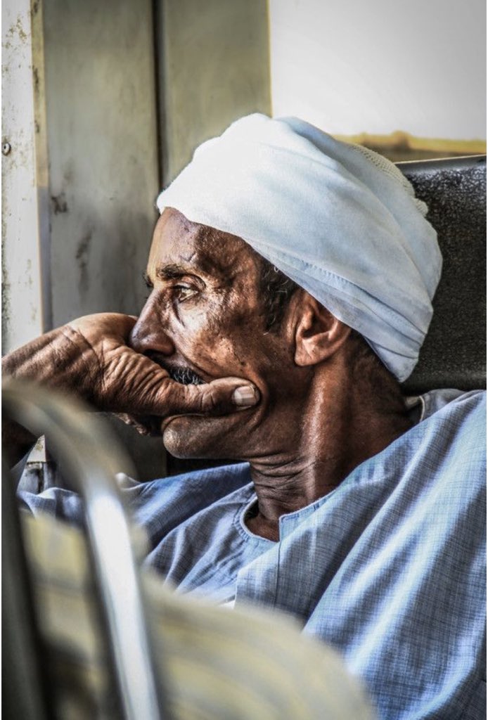 zc5u_'s tweet photo. أنا مثلهم لا شيء يعجبني ولكني تعبت من السفر  فأنزلني هنا

محمود درويش https://t.co/1q6JUsNZS0