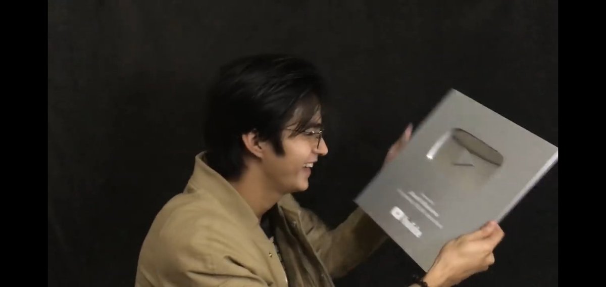 Jhaslengggg's tweet photo. CONGRATS!! @jhamvill_. u deserved it. I really appreciate those videos that I watched from u, kaya 'di na 'ko magtataka na malayo ang mararating mo. and u look so cute whenever you're being makulit and how pure your smile is huhu in that way can make my heart melt. :(( https://t.co/5I0AoKugT9