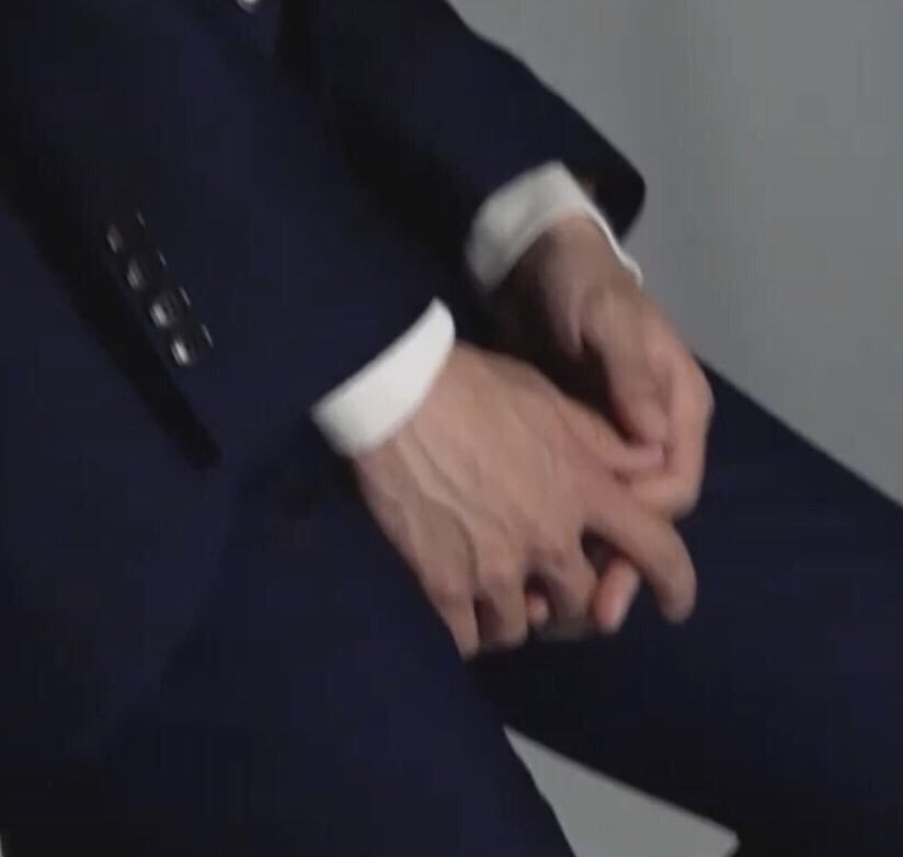 — 𝐧𝐞𝐜𝐤 𝐩𝐥𝐚𝐲, 𝐡𝐚𝐧𝐝 𝐩𝐥𝐚𝐲.