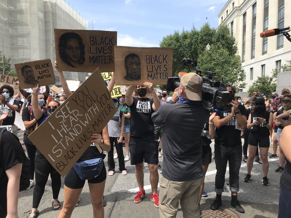 Die #Proteste gegen #Polizeigewalt und #Rassismus gehen weiter. Heute werden Rekordzahlen von Demonstranten in Washington erwartet. Zur Stunde bewegen sich mehrere Protestmärsche auf das #WeisseHaus zu.