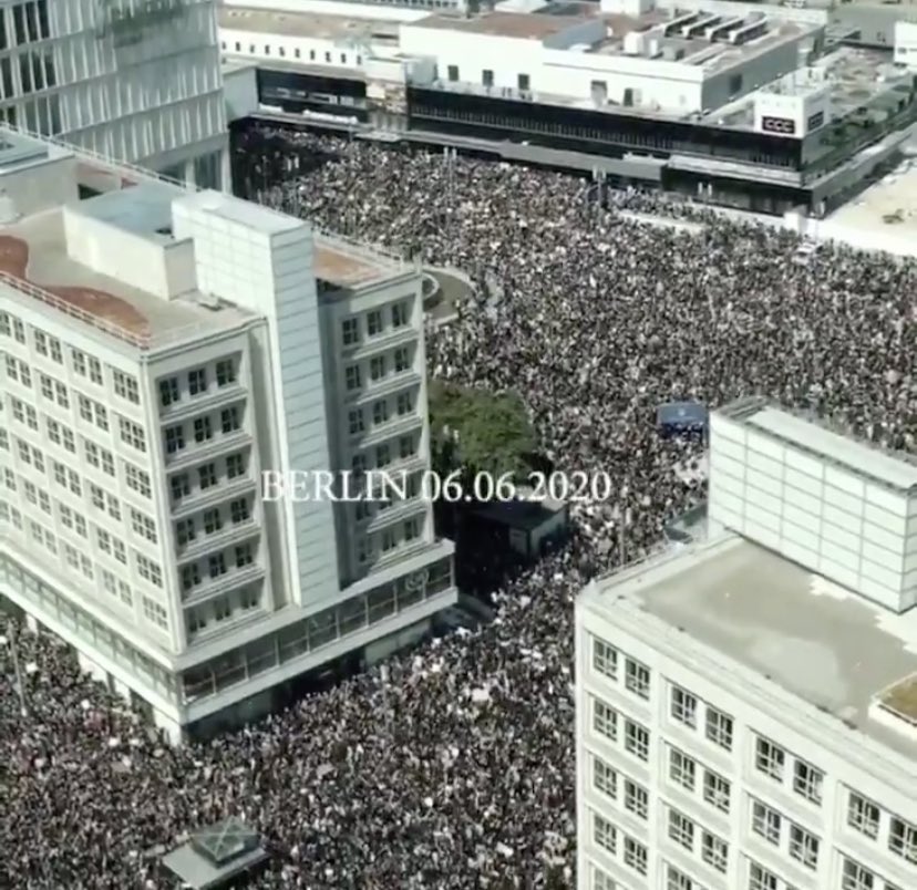 Irgendwie bin ich gerade so zwiegespalten wie selten zuvor.

Wenn 20.000 Leute gegen Rassismus auf die Straße gehen ist das wunderbar. Aber während einer aktiven Pandemie sorgt es mich doch, so viele Menschen so nahe beisammen zu sehen. 😶

Wie seht ihr das?