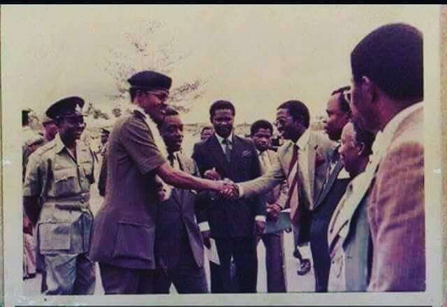 bokiblogafrica's tweet photo. 28-year-old Victor Ndoma-Egba, as Commissioner for Works and Transport in old Cross River State (Cross River and Akwa-Ibom), welcomes Head-of-State, Major-General Muhammadu Buhari to Calabar, 1984.
Source: @Nigeriastories #BokiBlog #BBCON2020 https://t.co/4kKqedOvtS
