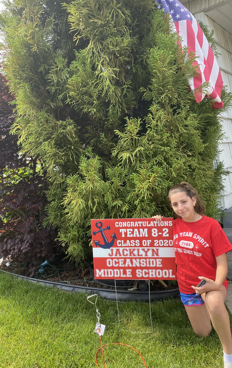 mayarowzz's tweet photo. @OMS_NY Love the team lawn signs! Congratulations to Jacklyn and the OMS class of 2020!! 🎓#OMSclassof2020 https://t.co/vNQhYNaabr