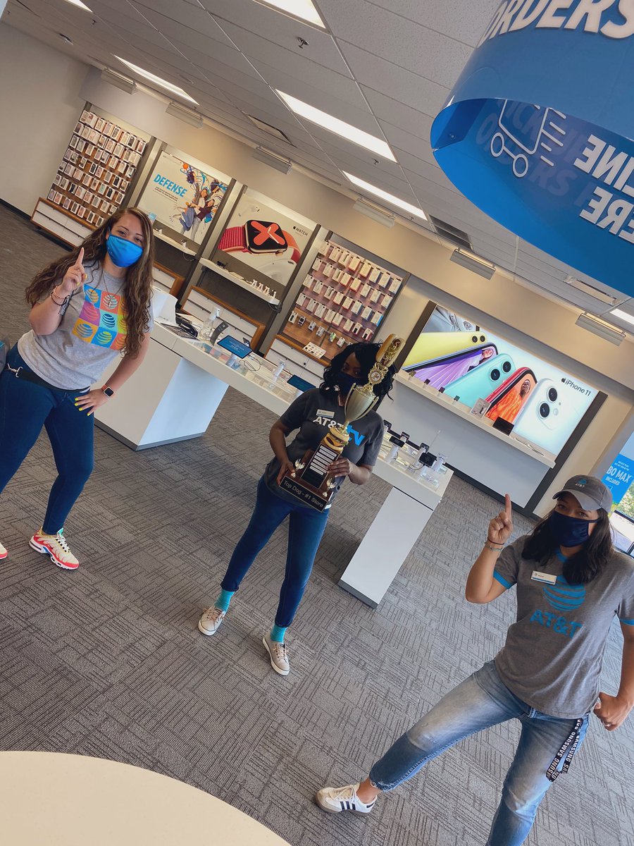 THERidgeATT's tweet photo. ๐ฃโAllow us to show you what a #1 team is suppose to look likeโ ๐บ๐ฝ๐๐ผ#AlwaysHunting4Number1 #lifeatatt #GoingBack2Back #WorkHardPlayHarder @KAMOkonnects @ATT https://t.co/QoSujBrlzx