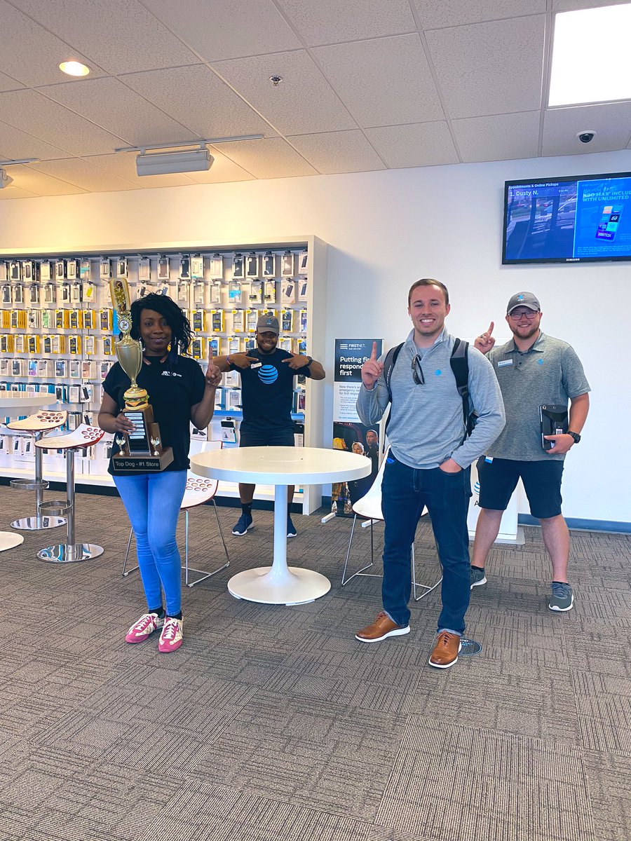 THERidgeATT's tweet photo. ๐ฃโAllow us to show you what a #1 team is suppose to look likeโ ๐บ๐ฝ๐๐ผ#AlwaysHunting4Number1 #lifeatatt #GoingBack2Back #WorkHardPlayHarder @KAMOkonnects @ATT https://t.co/QoSujBrlzx