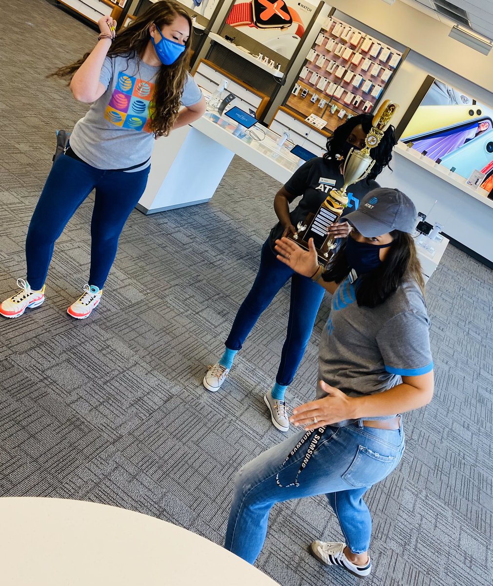 THERidgeATT's tweet photo. ๐ฃโAllow us to show you what a #1 team is suppose to look likeโ ๐บ๐ฝ๐๐ผ#AlwaysHunting4Number1 #lifeatatt #GoingBack2Back #WorkHardPlayHarder @KAMOkonnects @ATT https://t.co/QoSujBrlzx