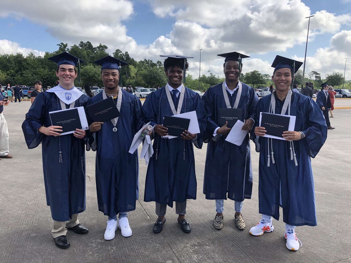 QuaJon3's tweet photo. Mama I made it out 🤪 https://t.co/L8nqokX6a6