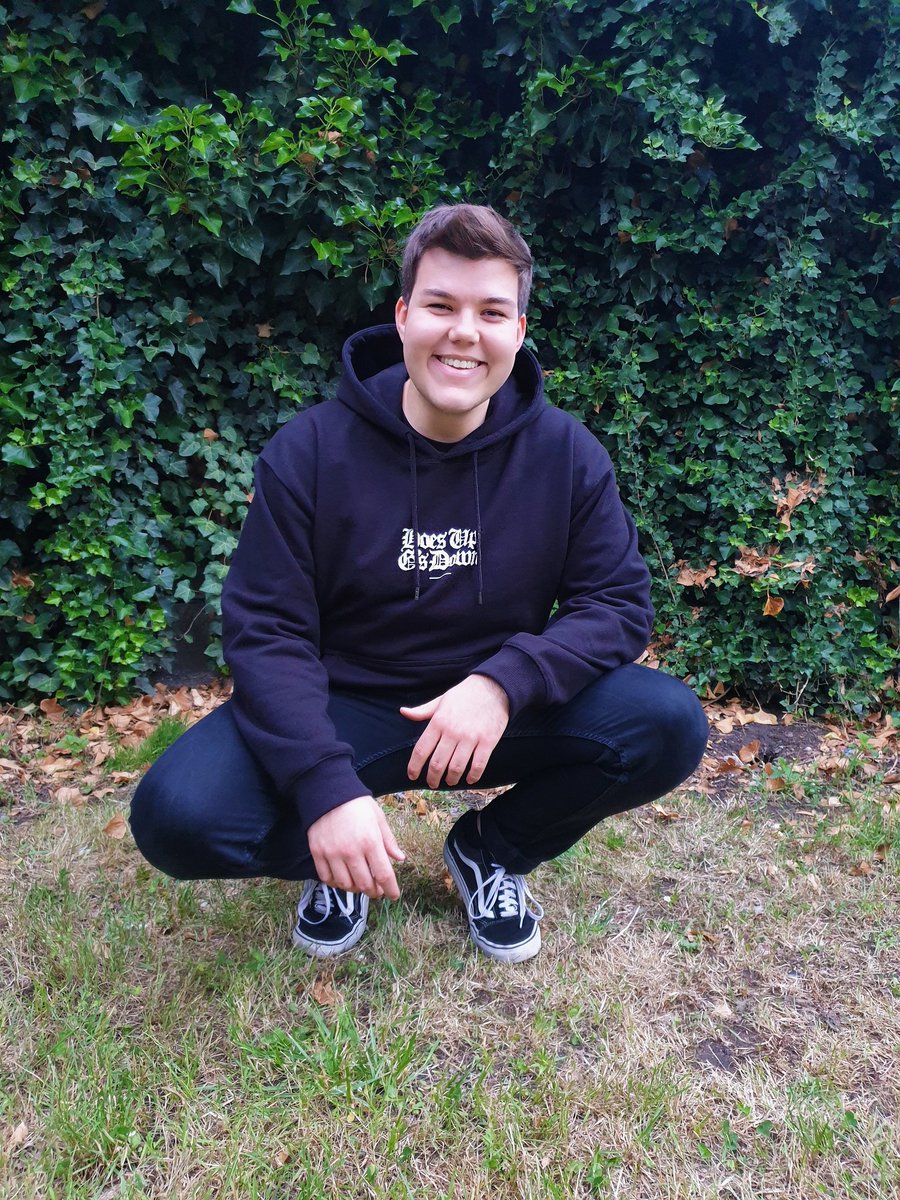 mareksupersize's tweet photo. Wollte eig ernst gucken dann musste ich an die h0nde denken die #HUGD nicht gestreamt haben und musste lachen... @ShirinDavid https://t.co/1JCo4xs4tl