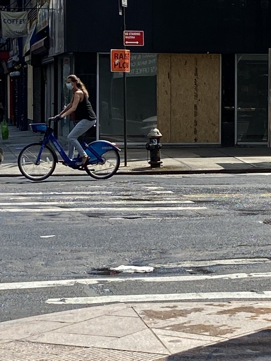Matevus's tweet photo. @FDNY this hydrant is leaking on 34th and 9th.  Just an FYI. https://t.co/pkAn7qpkMh