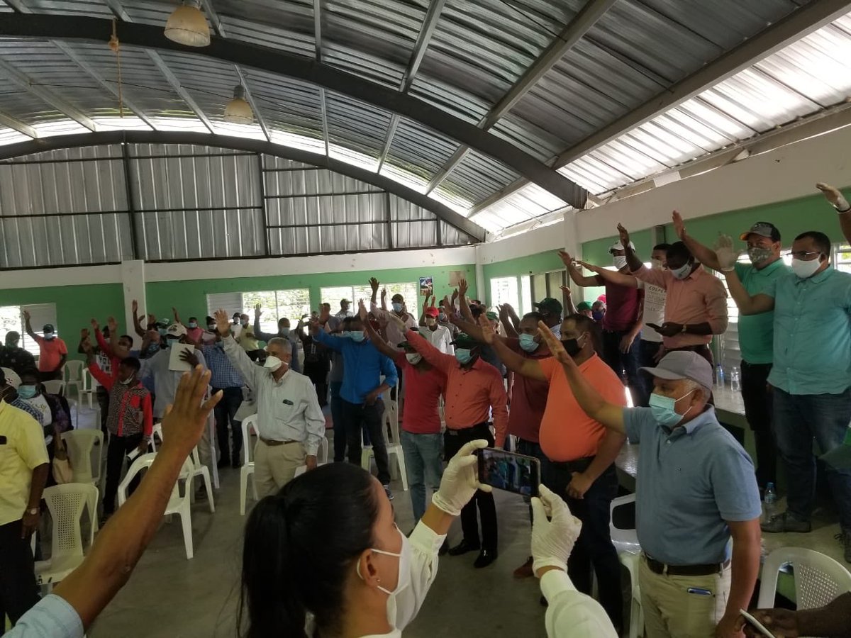 henry_meran's tweet photo. Hoy en Elías Piña, al igual que ayer en Azua y mañana en San Juan, juramentamos cientos de dirigentes y miembros del viejo Partido que ingresan a su nueva casa de la @FPcomunica en apoyo a su Líder y Presidente de siempre @LeonelFernandez para transitar por el #CaminoSeguro..!! https://t.co/3TFOkoIM6c