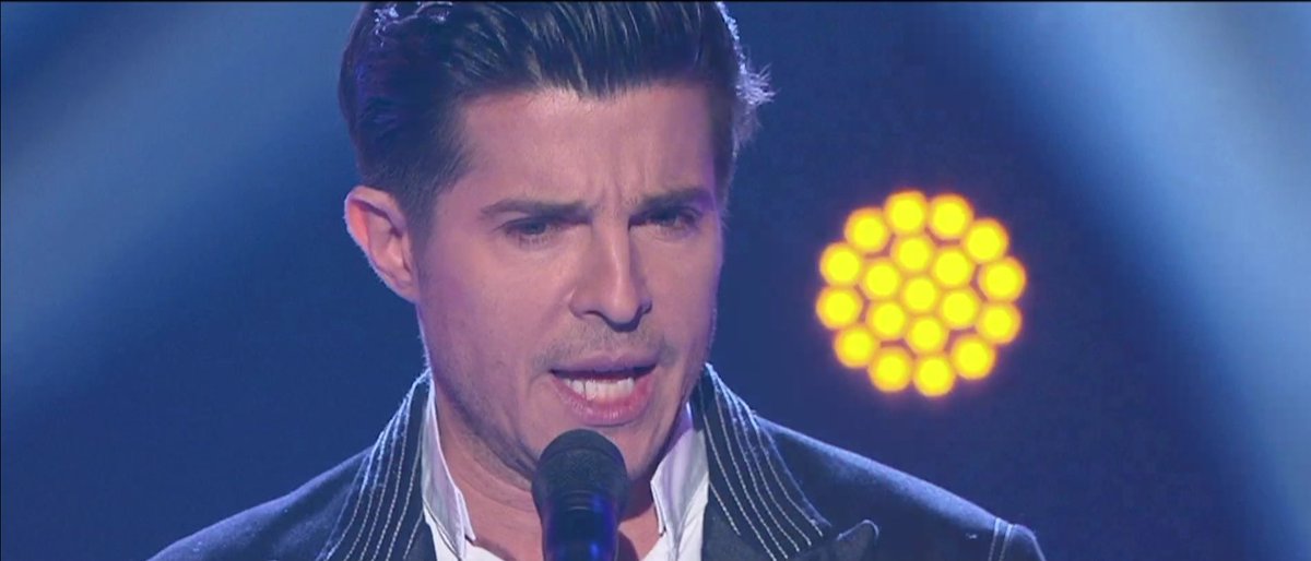 dumas_evelyne's tweet photo. Toujours un immense plaisir @vincentniclo d'écouter votre chanson fétiche 🍀🍀le sublime #Ameno j'ai adoré ❤❤ #superSympa #lemanbleu #alainMorisod https://t.co/wQxoMpQIKW