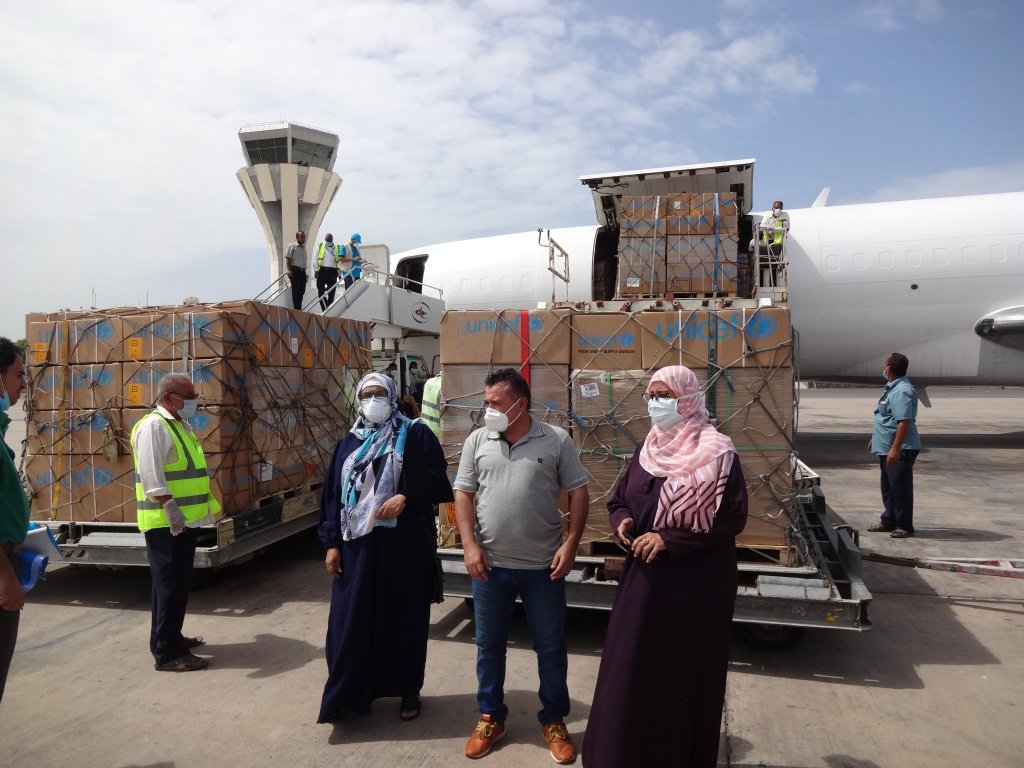 YSNECCOVID19's tweet photo. وصول طائرة شحن إلى العاصمة المؤقتة عدن
 تحمل على متنها 16 طناً من الأدوية الضرورية ومستلزمات الحماية والسلامة لمواجهة فيروس #كورونا مقدمة من اليونسيف دعماً للقطاع الصحي في اليمن. https://t.co/GFmX3Y3SD3