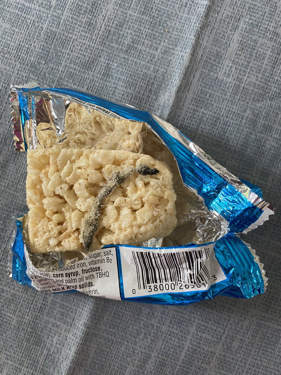 Ambersbeauty_'s tweet photo. @KelloggsUS @ricekrispies I was a little alarmed to open my daughters Rice Krispie treat and see this. This is not ok!! What is it?? I DON’T KNOW!!! 😱🤮 https://t.co/Me9Rf1WjxQ