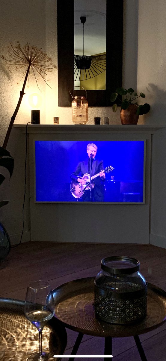 LieZetje's tweet photo. Ik had hem natuurlijk heel graag live willen zien en horen, maar dit is een enorme goedmaker!! @BoeijenMusic thnxxx voor dit geweldige online concert 💙 https://t.co/HKZ3dkkKIu