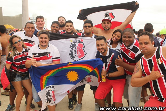 coralnet's tweet photo. Com a vitória por 2x1 no jogo de ida, disputado no Arruda, o Santa Cruz só precisava de um empate para levantar a taça. A torcida coral chegou em enorme número à cidade de Campina Grande, que foi colorida em preto, branco e vermelho.
#SantaCruz2016
#CopaDoNordeste https://t.co/Xqj9MOKwG7