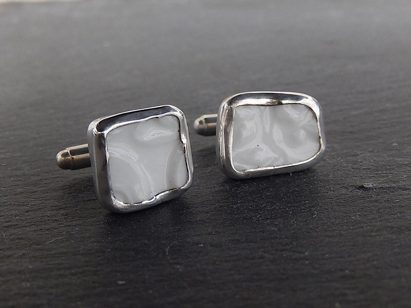 NantgarwCW's tweet photo. Father’s day is fast approaching. 

Why not treat him to a pair of unique Nantgarw shard #cuffinks? A shard of priceless #Nantgarw #porcelain encapsulated in a solid silver mount. Made in Wales https://t.co/NUWGc5tneX #FathersDay https://t.co/iYvyEbcqm1