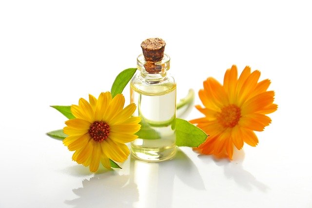 IdeasBliss's tweet photo. DIY Anti-Hair-fall #Natural #HairOil which can help you cure common problems like hair fall, graying, damaged scalp and so on. Try this easy Miracle Hair Oil for #healthyhair. 
https://t.co/mvgW4aEVdO
#AntiHairfalloil #naturaloil #DIYOIL #Hairoil #Naturaloil #Homemadeoil #herbal https://t.co/HGrJ3KyqoO