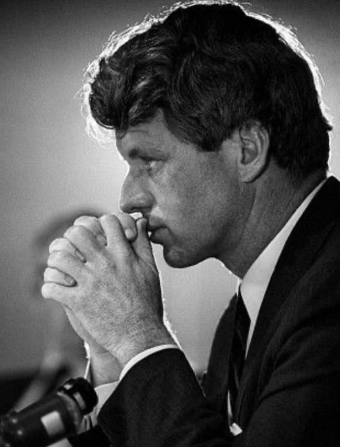 Dawn20149094's tweet photo. 52 years ago this morning, this wonderful man died from assassin bullets. Rest In Peace, RFK (1925-1968) #RFK #WouldveBeenAnAwesomePresident #SenatorKennedy #GoneButNotForgotten https://t.co/IPaDVJfJjd