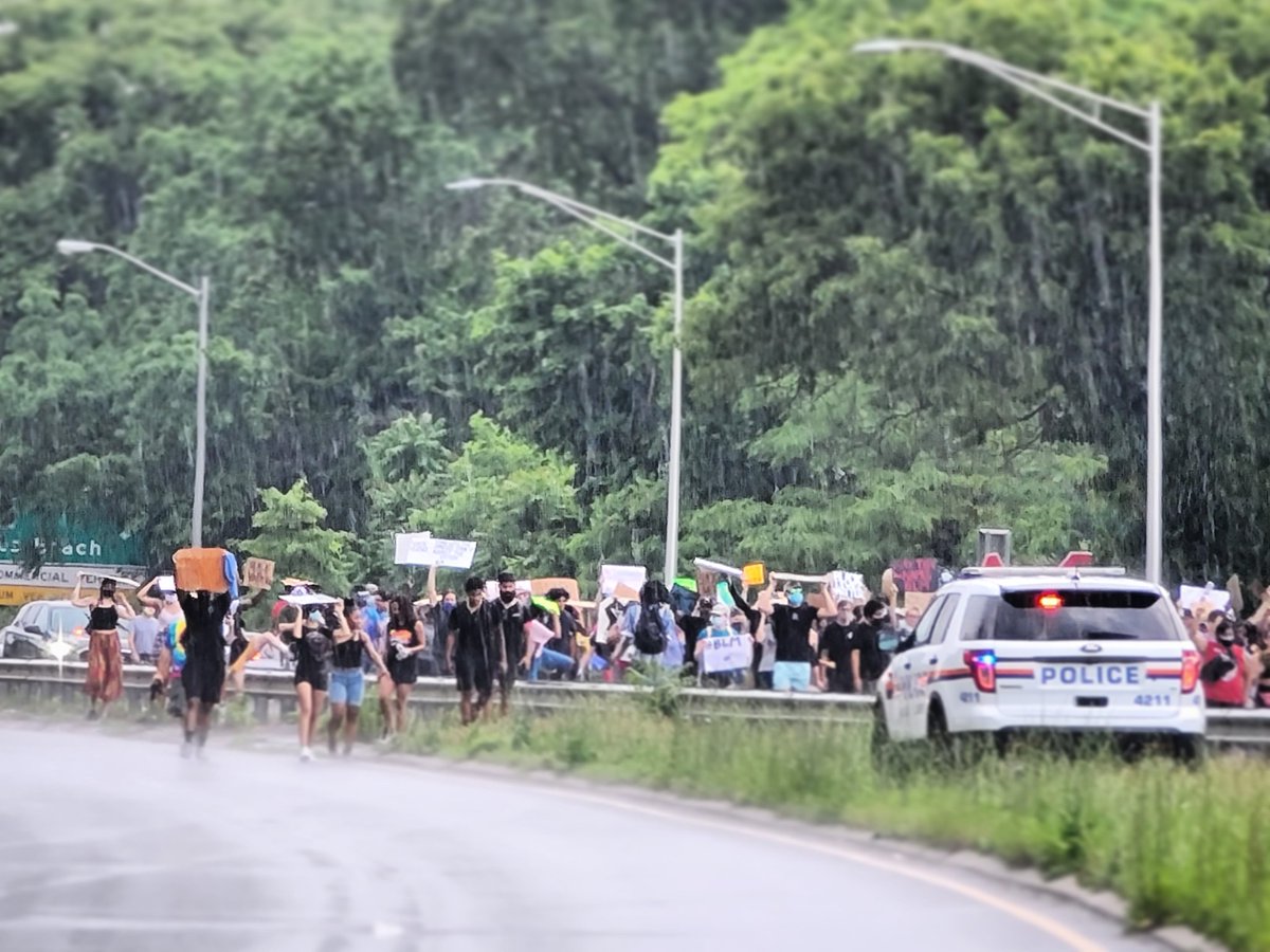 360Vlogger's tweet photo. Protesting in the rain on Sunrise Highway in Merrick, New York. #news #protest2020 @News12LI https://t.co/YJ95Xcn039
