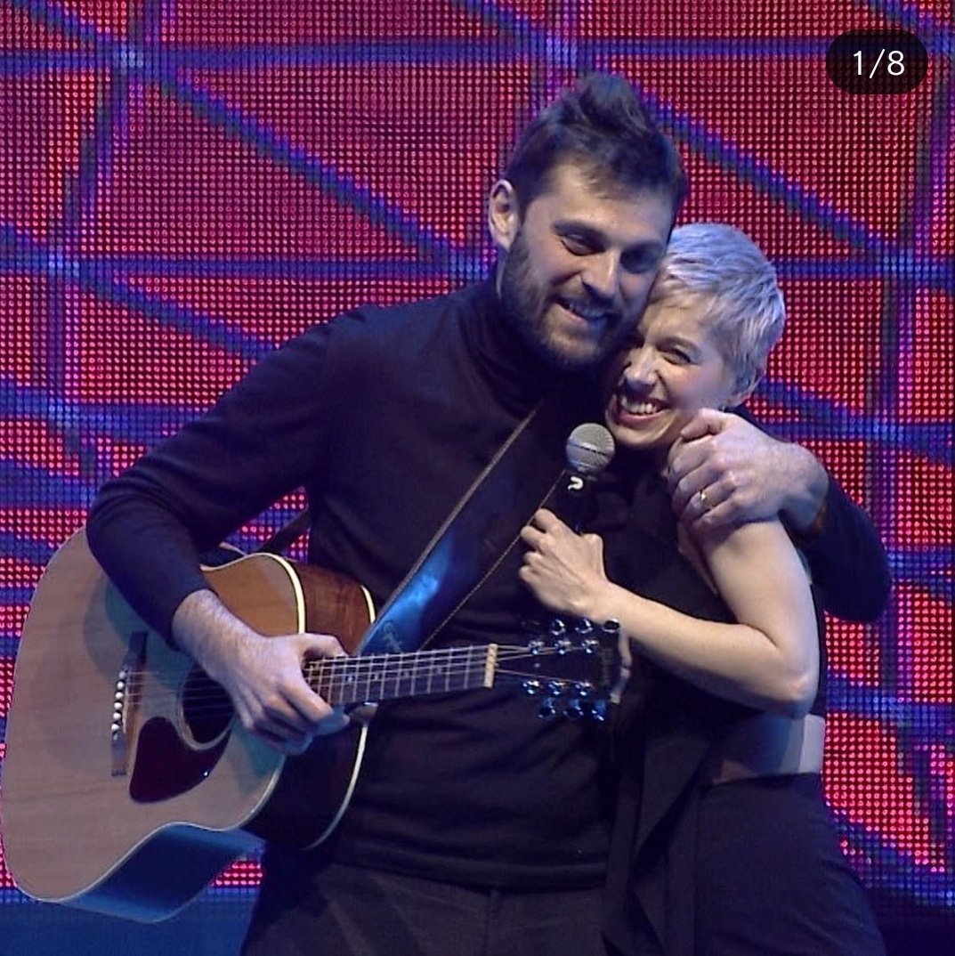 Maman! Papa! 💙🤍❤️ Christ, I can't keep up with these emotions. #EurovisionAgain