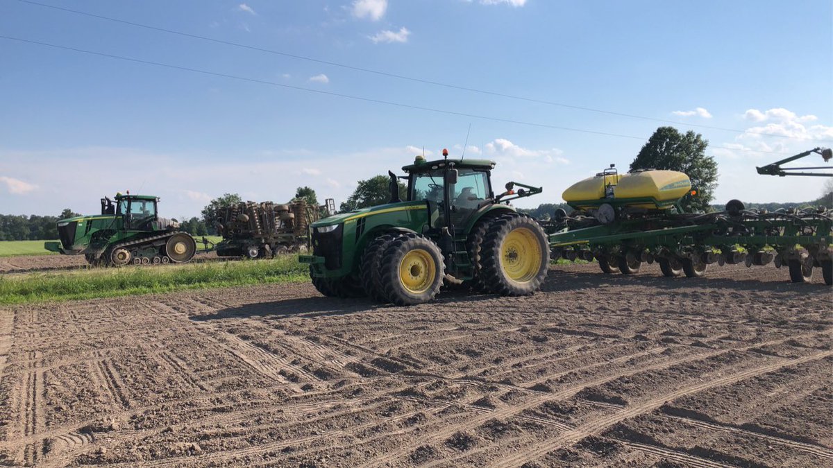 Cauy_B's tweet photo. Forever grateful for what the generations before me have put together, for myself and future generations. I love my job #deeresighting @JohnDeere #stillfarming #illinoisag @CROPLANseed https://t.co/lEPeSEJoHg