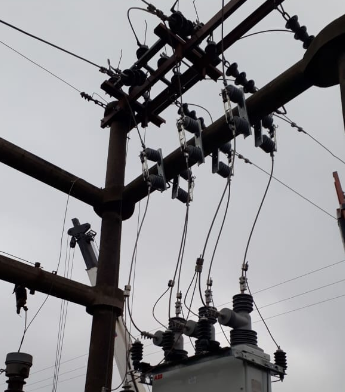 epeoficial's tweet photo. #Cabin9
Estamos culminando las tareas para reponer el servicio a la brevedad. Importante operativo de distintos sectores del área distribución Rosario, para rehabilitar el abastecimiento de energía. https://t.co/8nIiBJvJwS