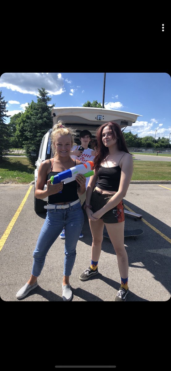 PEWPEWPEW20200's tweet photo. FIRST KILL OF ROUND 2!  Elise kalonowski from KAYNE WETS is OUT https://t.co/PDw8NpqDhW
