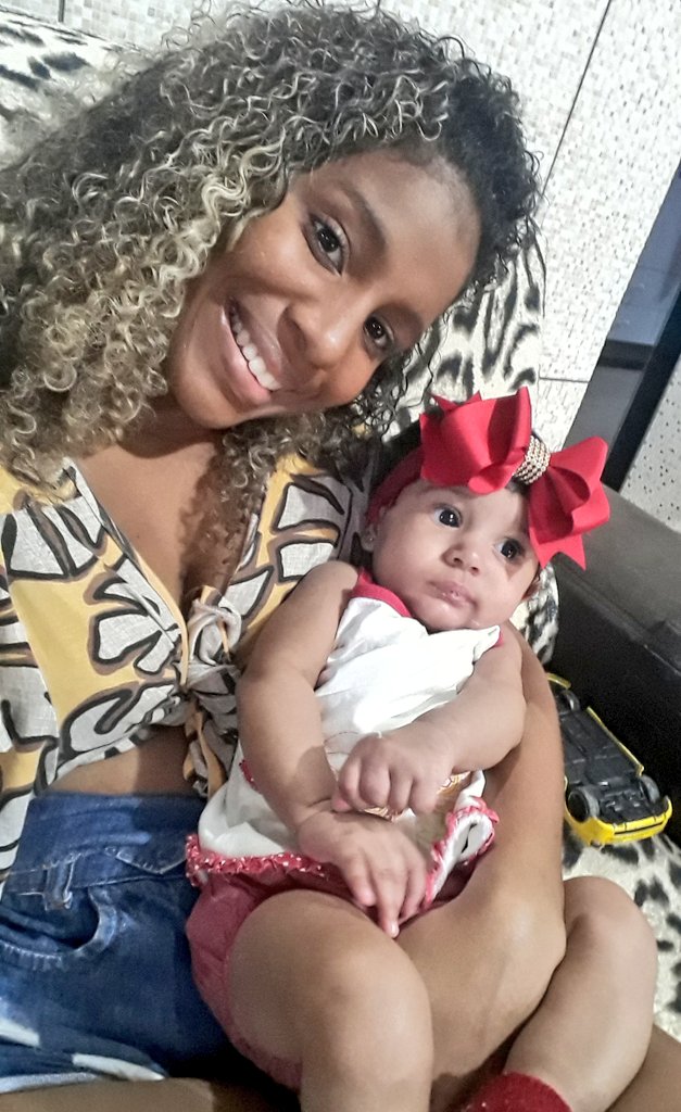 PanemaStephany's tweet photo. Gente eu sou o amorzinho da minha dinda ! 😍😍😍💜 #minhalolo #minhaboneca @LayzGoncalves https://t.co/OuMZ8IgE6k
