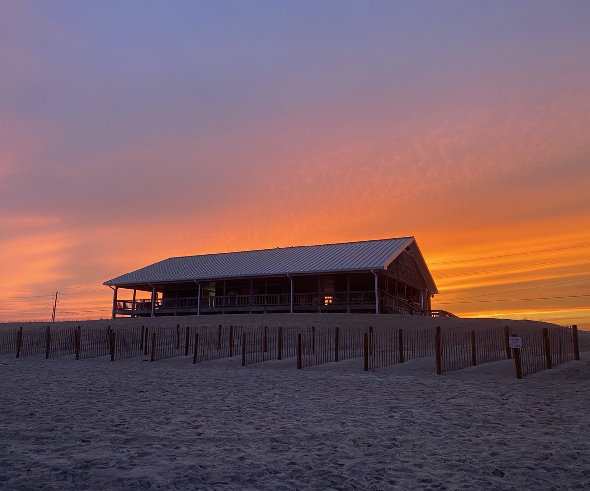 Sunset. #onslow #sunset #sunsets #onslowbeach #beachlife #saltlife #oceanlife #visitnorthcarolina #explorenorthcarolina #northcarolina #outerbanks #obx #sobx #crystalcoast #trek #trekking #travel #traveling #traveler #explore #explorer #worldtravel #worldtraveler #prp3theauthor