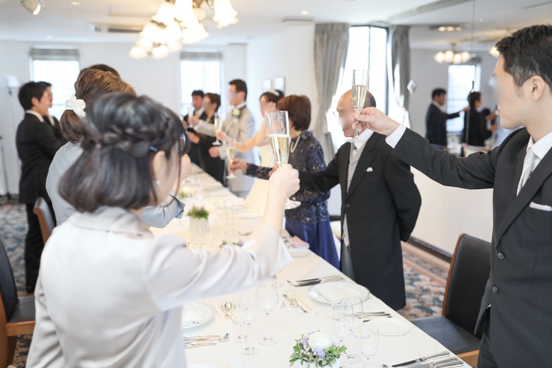 wrus_wedding's tweet photo. ご友人からの祝辞の後、祝杯。
祝宴のスタートとなる音楽をとても大切にされ、ずっとその分悩まれていました。
私たちは選曲もアイテム選びもとことん寄り添います
https://t.co/go0hQFH00B
#結婚式準備
#音楽好きな人と繋がりたい
#音楽好き
#音楽教室
#結婚式場探し
#音楽好きの結婚式
#wrusマニア https://t.co/Sez1Kxf6Pl