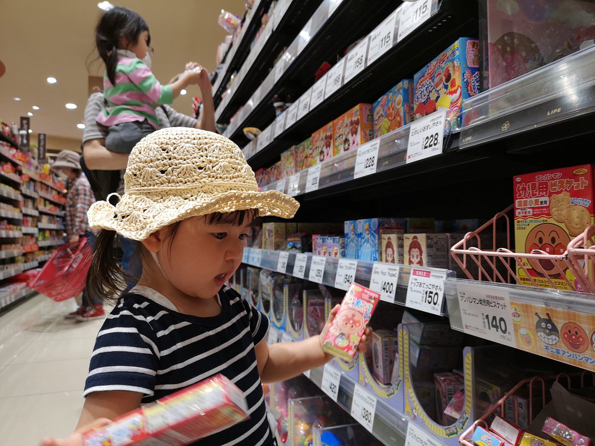 小林 健太郎 改めて子供目線 物理的に 立つと 誘惑多い キャラものが多い印象 危険多い 大人の死角 子供の足