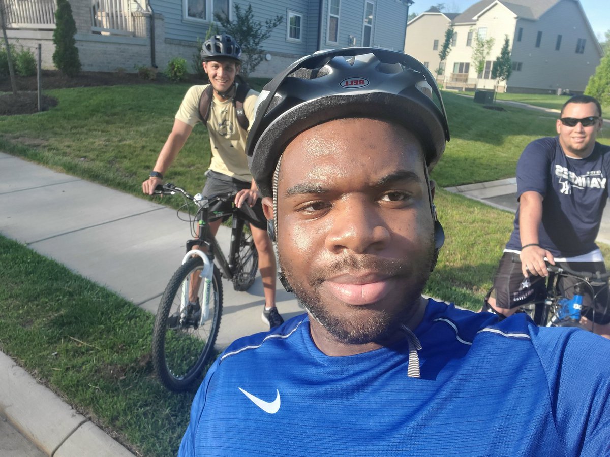 MrHaywood3rd's tweet photo. Look who we stumbled across on our stroll... Mighty Macaws @MadisonsTrust16 @classroom_giles https://t.co/f5Ido2yVDN