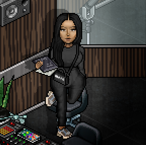 HabNikole's tweet photo. They asked me "𝓝𝓲𝓴𝓲, 𝓦𝓱𝓮𝓻𝓮 𝓨𝓸𝓾 𝓑𝓮𝓮𝓷?"
            I Said "𝓟𝓾𝓼𝓱𝓲𝓷' 𝓪 𝓟𝓮𝓷" https://t.co/VNPL102J3G