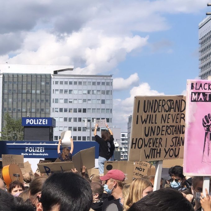 black lives matter solidarity from berlin 🙏🏽 https://t.co/PmSD6kTN5P