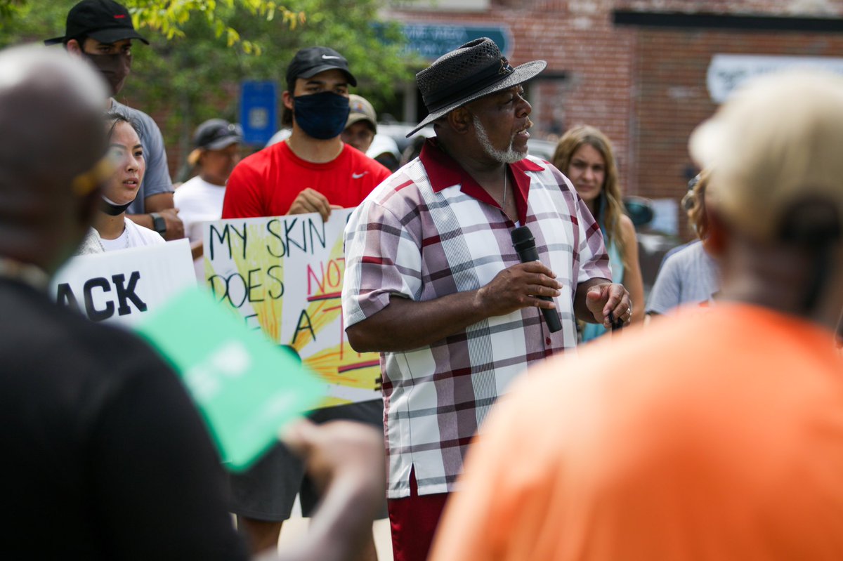 McConnellMat's tweet photo. 06/03/20 - Rome Georgia Mayor Bill Collins speaks to a crowd of protestors in the Rome Town Green after demonstrators marched down Broad Street in support of the Black Lives Matter movement . @ajc @wsbtv @FOX5Atlanta @11AliveNews https://t.co/vN0awFCNyj