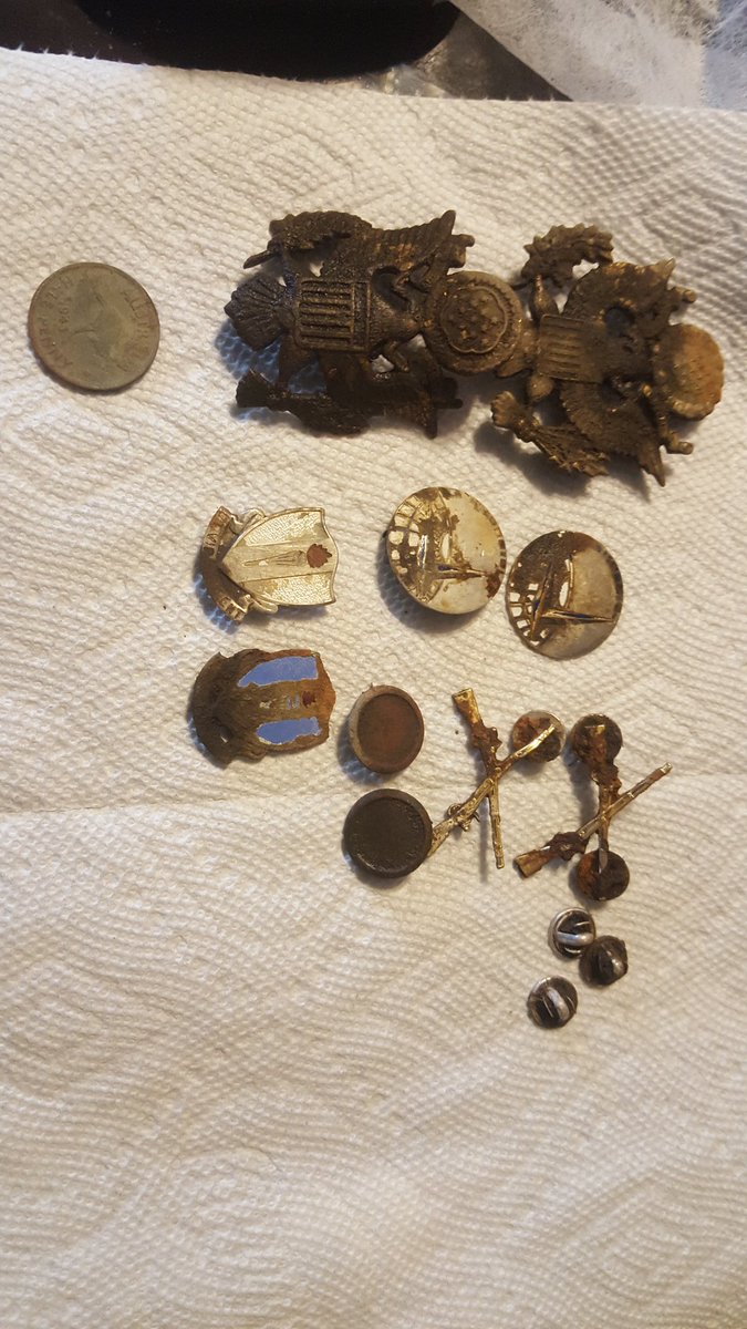 #metaldetecting 

Snagged even more pins from the same yard 2 feet away from the previous dump! This place is insane. Also i can participate in #Saturdaynightcoinshow with this find too! Had a 1943 Australian half penny in this one! Haha