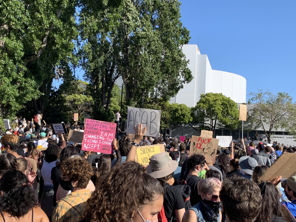 Powerful turnout for peaceful #protest Berkeley, CA w/  <a href="/CalBSU/">#blackatcal</a> June 6 ✊🏾✊🏿✊🏽✊🏼