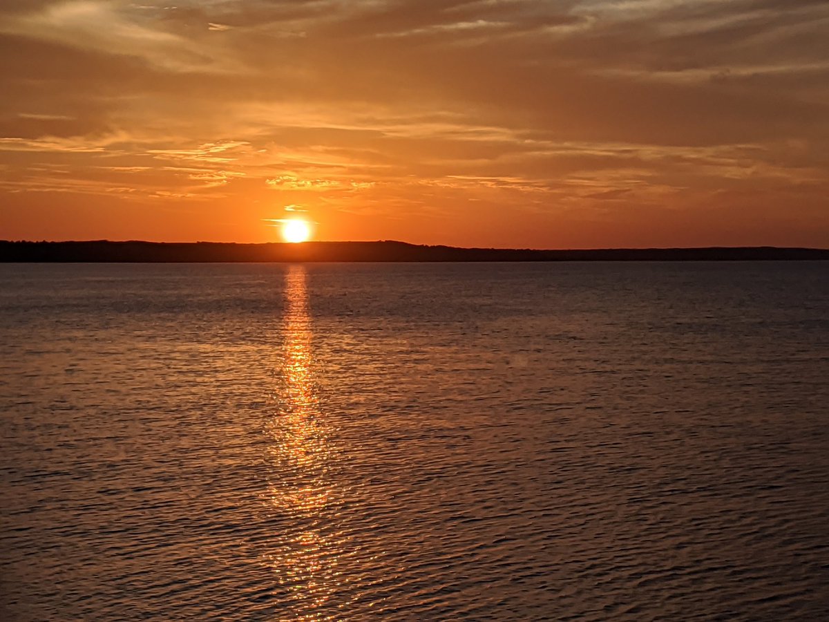 HolyOrderAbsol's tweet photo. Took some pictures of the sunset tonight! https://t.co/W0LfjC2ai0