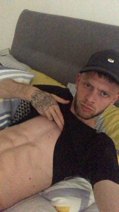 Watch 👑THES̶C̶A̶L̶L̶Y̶K̶I̶N̶G̶👑's leaked NSFW photo on TwXstars