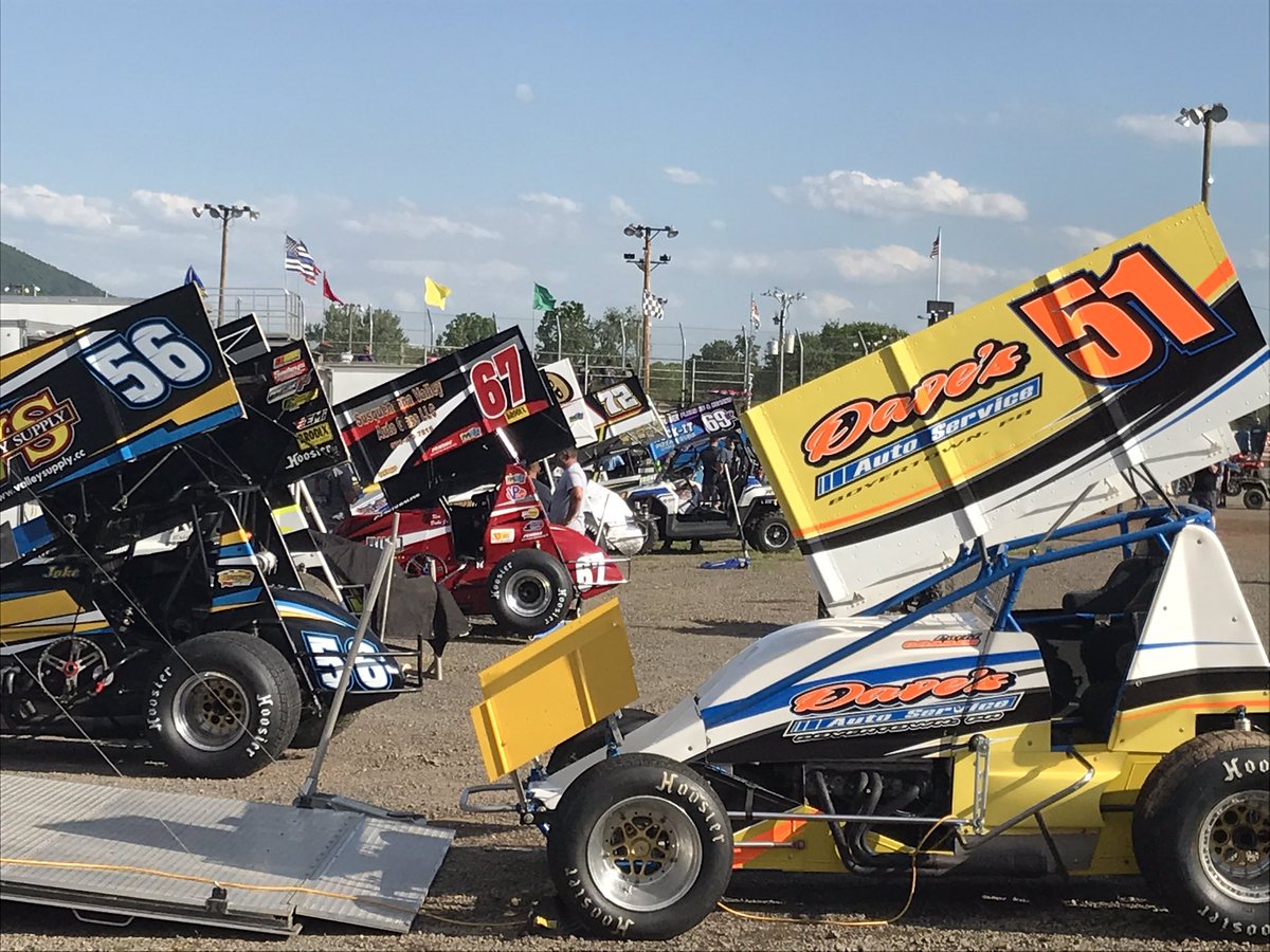 RaceSelinsgrove's tweet photo. Full pits with full field of cars for 305s and 360s. At last count about a half hour ago, 41 (305s), 26 (360s), and about 14 roadrunners. https://t.co/4HgrfQPTMe