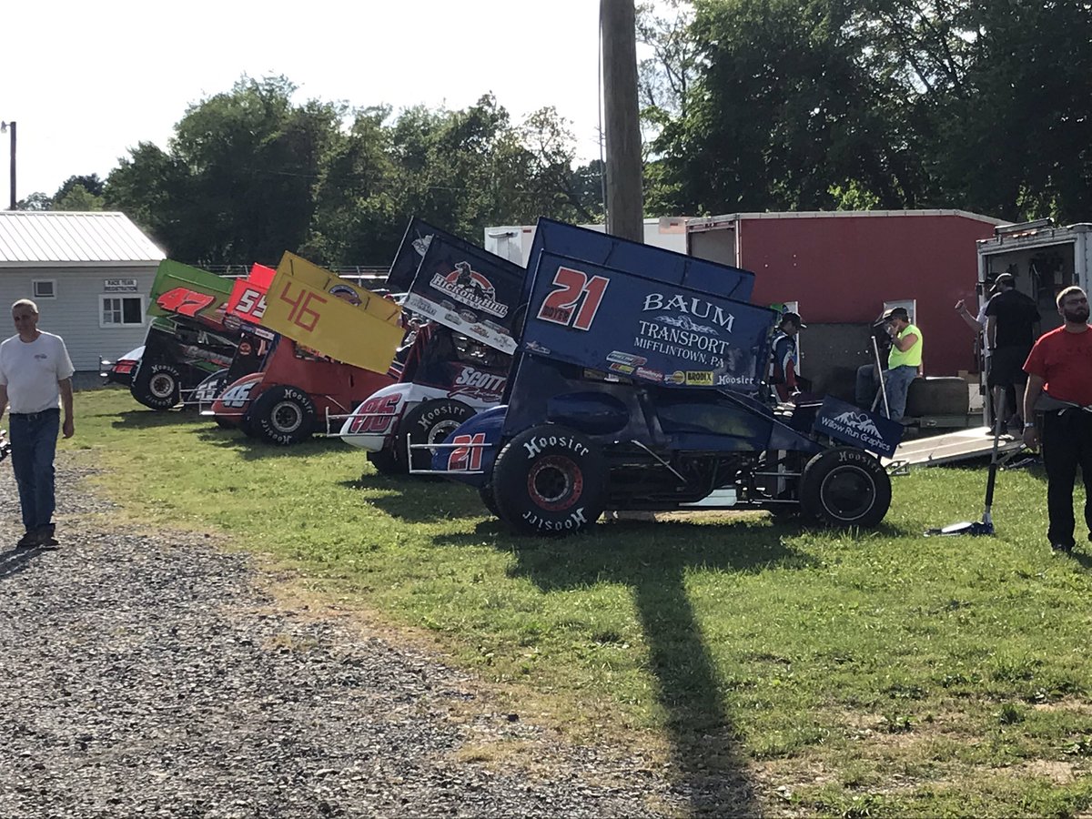 RaceSelinsgrove's tweet photo. Full pits with full field of cars for 305s and 360s. At last count about a half hour ago, 41 (305s), 26 (360s), and about 14 roadrunners. https://t.co/4HgrfQPTMe
