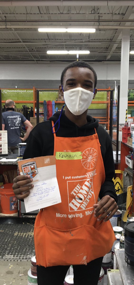 Keshaun in paint receiving his first Hommer badge for great customer service and keeping his cool under pressure!!! ⁦<a href="/ParkvilleHD2577/">Pleasantville</a>⁩ ⁦@GregHopper2577⁩ ⁦@BdixonTHD⁩ ⁦<a href="/HD_DonoSantiago/">Donovan Santiago</a>⁩
