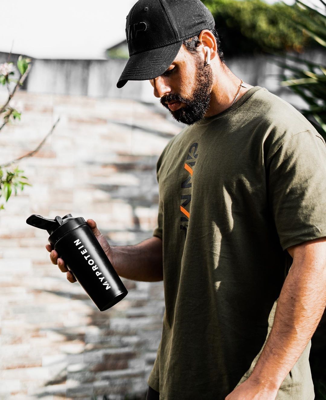 تويتر マイプロテイン 公式 على تويتر あなたのトレーニング中 いつもそばにいるシェイカー このプロ メタル シェイカー ブラックは軽量で 漏れにくいスクリュー式キャップ マイプロでは定番人気のブレンダーボール付きのシェイカーなどもご用意 あなた