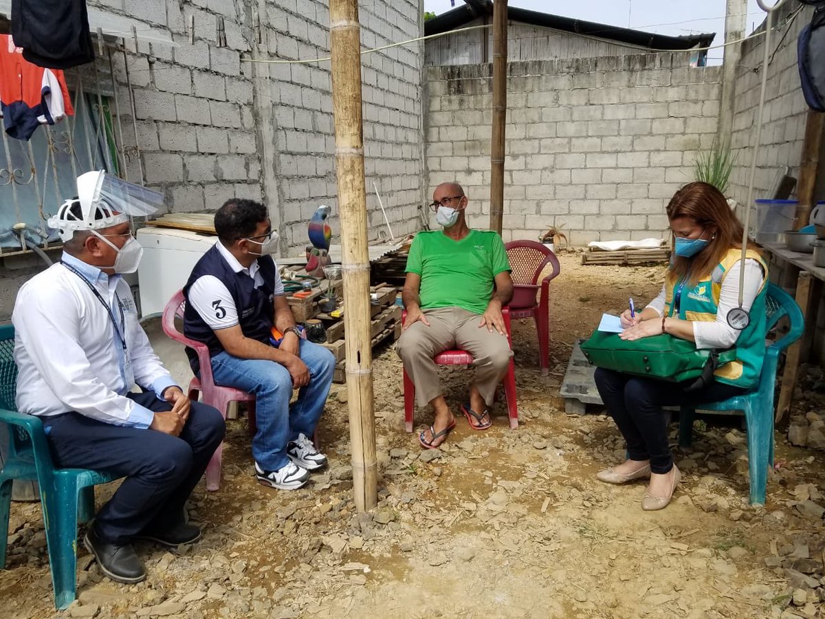 Salud_Guayas's tweet photo. #Durán | #MédicoDelBarrio realiza visitas de control y pruebas rápidas de #Covid_19 a pacientes vulnerables del sector de la Coop. Ficus con acompañamiento del Director Distrital @DrBillyDuarteV #ActivadosPorLaSalud https://t.co/S2TMcdYvNE