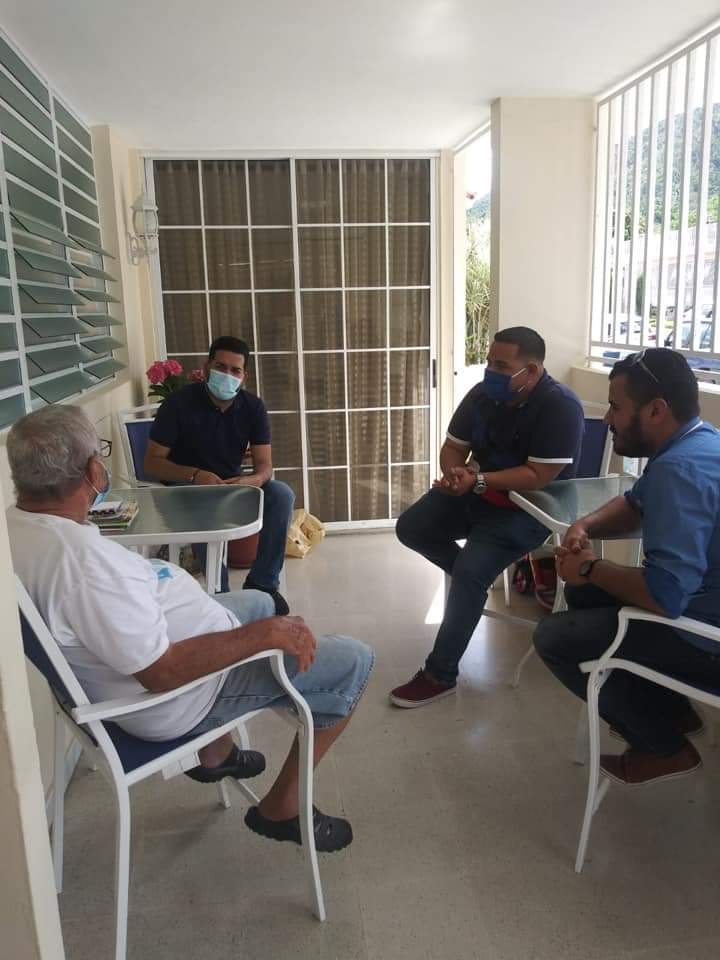 MichaelLopezS's tweet photo. Gracias a Monroig, mejor conocido como el Alcalde de #Bairoa, y a su familia, a quienes aprecio mucho, por recibirnos en su hogar, respaldarnos y de paso entregarles artículos de primera necesidad. #Michael2020 #Distrito31 #Caguas #Gurabo #UnNuevoAliado #HagamosLaDiferencia https://t.co/ynIGt1rjs0