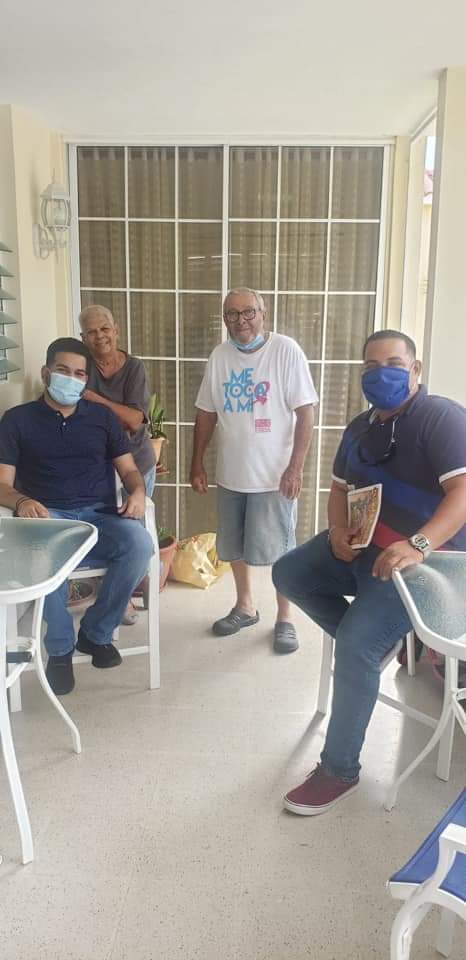 MichaelLopezS's tweet photo. Gracias a Monroig, mejor conocido como el Alcalde de #Bairoa, y a su familia, a quienes aprecio mucho, por recibirnos en su hogar, respaldarnos y de paso entregarles artículos de primera necesidad. #Michael2020 #Distrito31 #Caguas #Gurabo #UnNuevoAliado #HagamosLaDiferencia https://t.co/ynIGt1rjs0