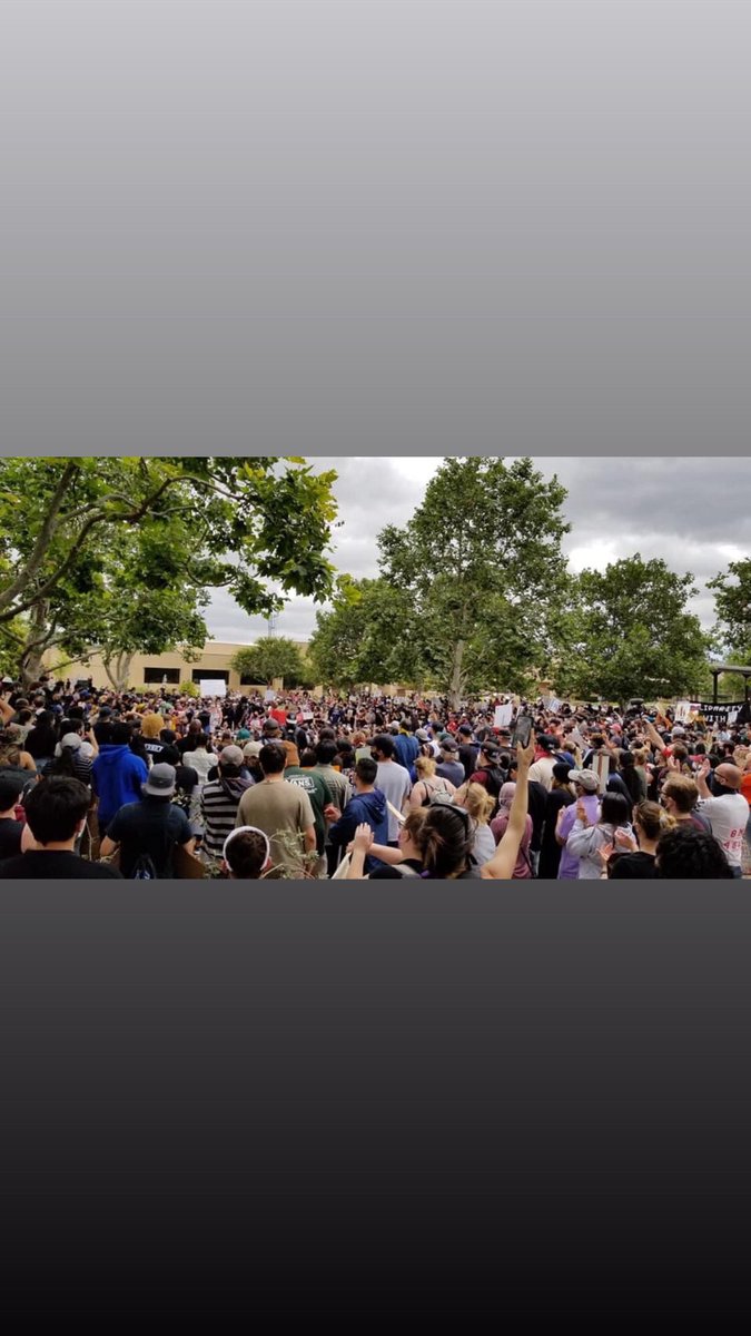 pamassey's tweet photo. #SimiValleyprotest today - peaceful. Grateful for the opportunity to show my support for #BlackLivesMattters. https://t.co/8C3KE2tb70