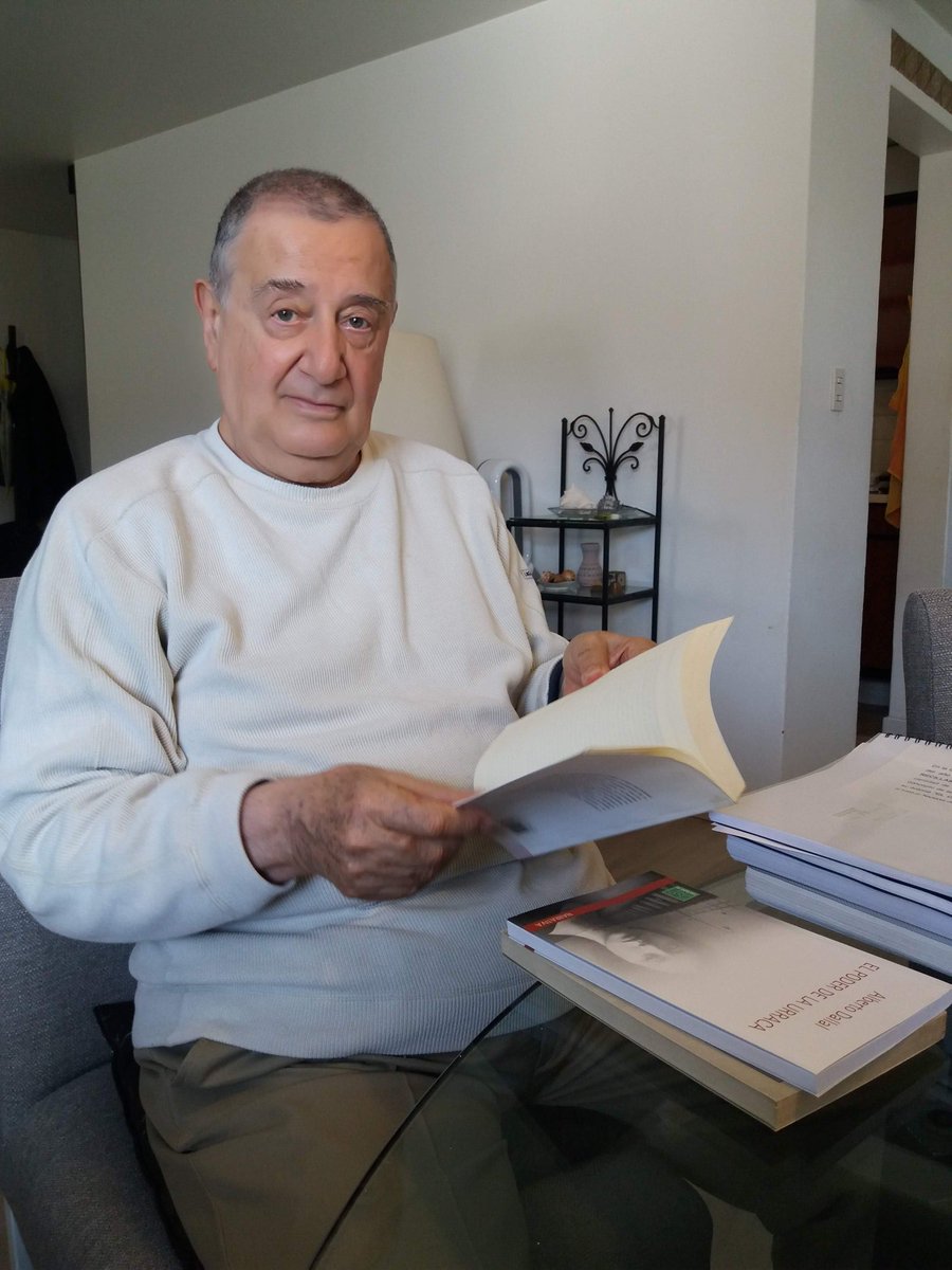 Felices 84 al papá de los pollitos críticos periodísticos literarios académicos: el gran Alberto Dallal. Un privilegio contar con su amistad y enseñanza. Su primera novela, 'El poder de la urraca' recién fue reeditada por #ElTapizDelUnicornio. 
Larga vida a mi Maestro.